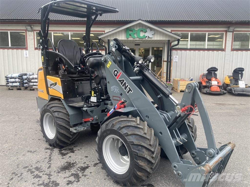GiANT G2300HD Višenamjenski utovarivači