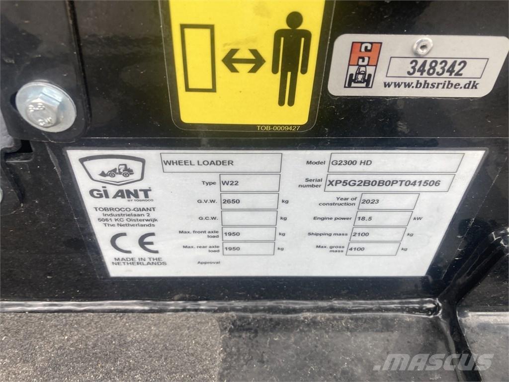 GiANT G2300HD Višenamjenski utovarivači