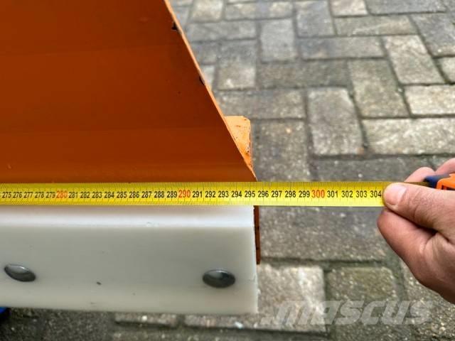  Sneeuwschuif lfn 30 Sniježne daske i  plugovi