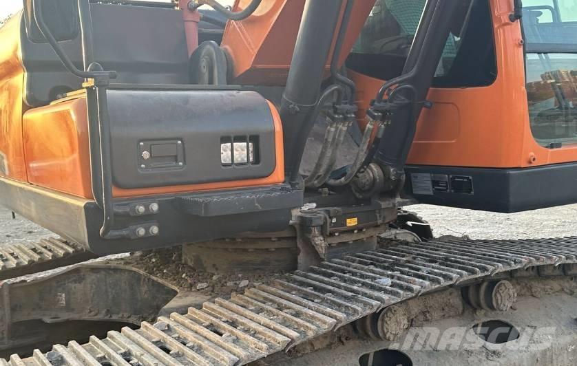 Doosan DX220 Bageri gusjeničari