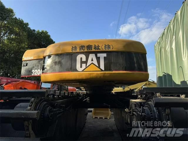 CAT 320 C Amfibijski bageri