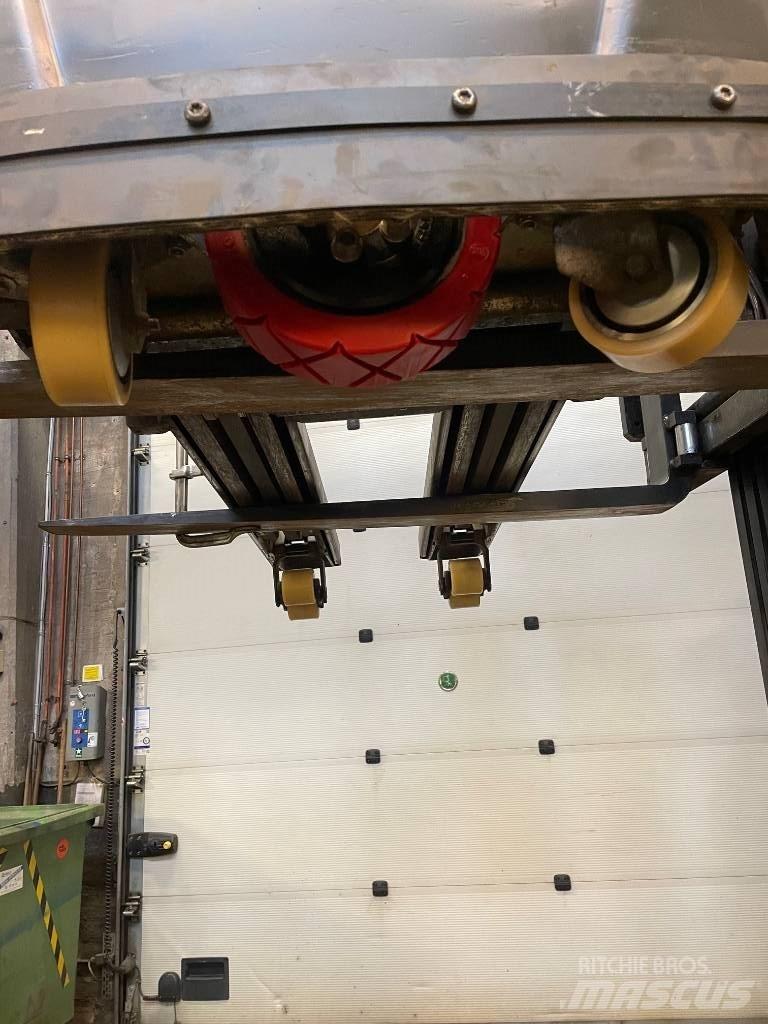 BT Toyota SWE080L Ručni električni viličar