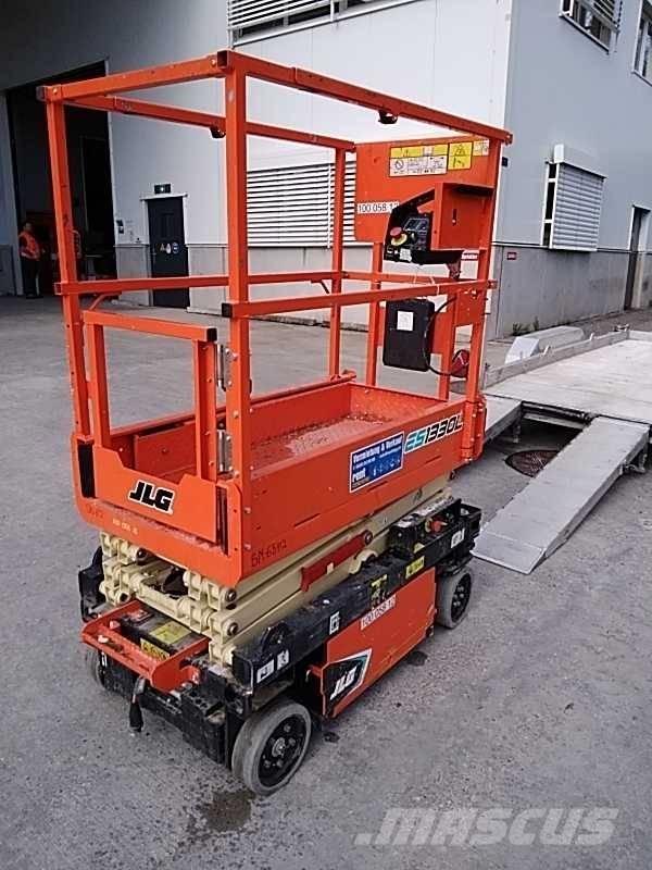 JLG ES 1330 L Škaraste platforme