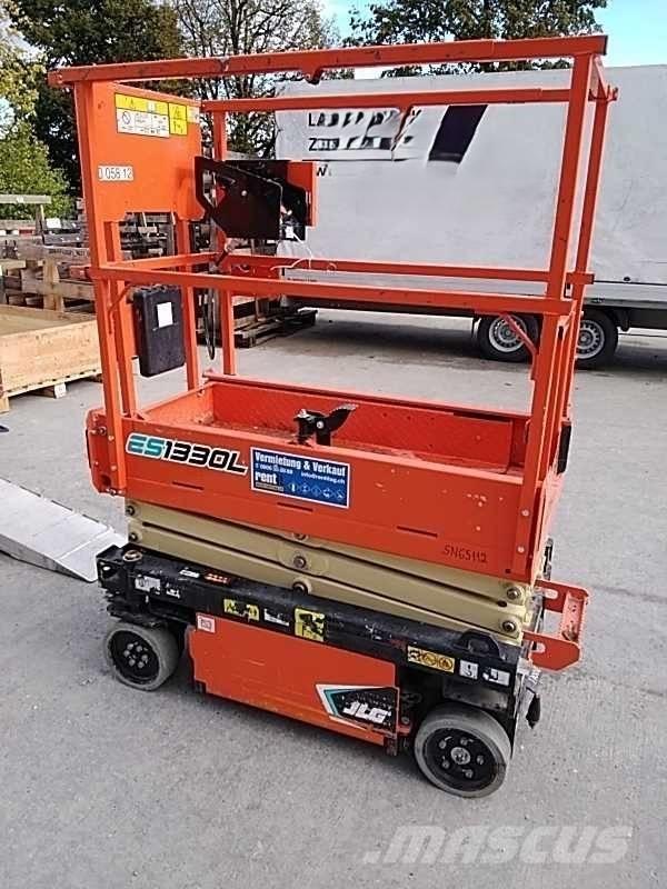 JLG ES 1330 L Škaraste platforme