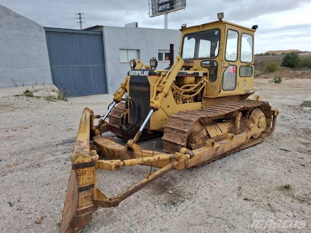CAT D 4 D Buldožeri gusjeničari