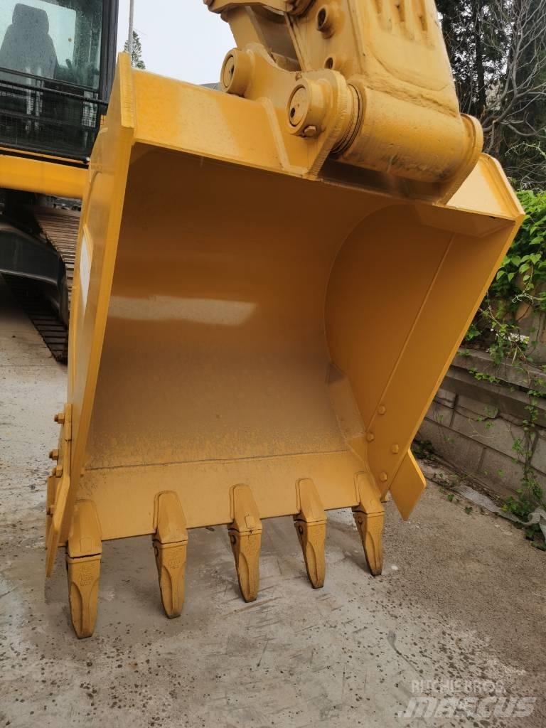 Komatsu PC 220-7 Bageri gusjeničari