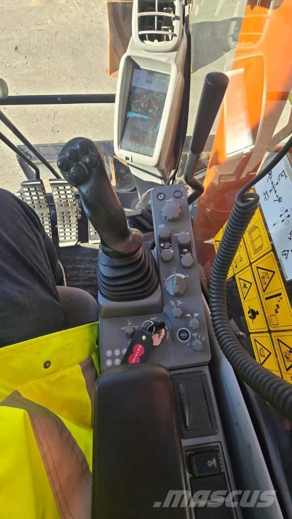 Hitachi ZX 135 US-6 Bageri gusjeničari