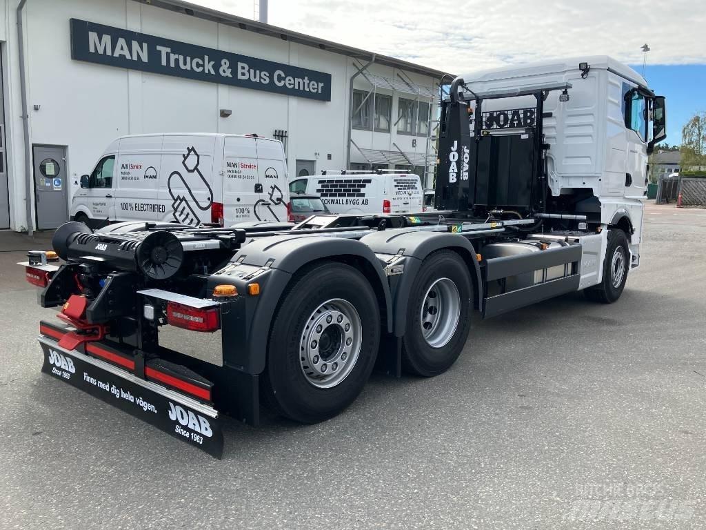 MAN TGX 26.520 Rol kiper kamioni s kukama za dizanje