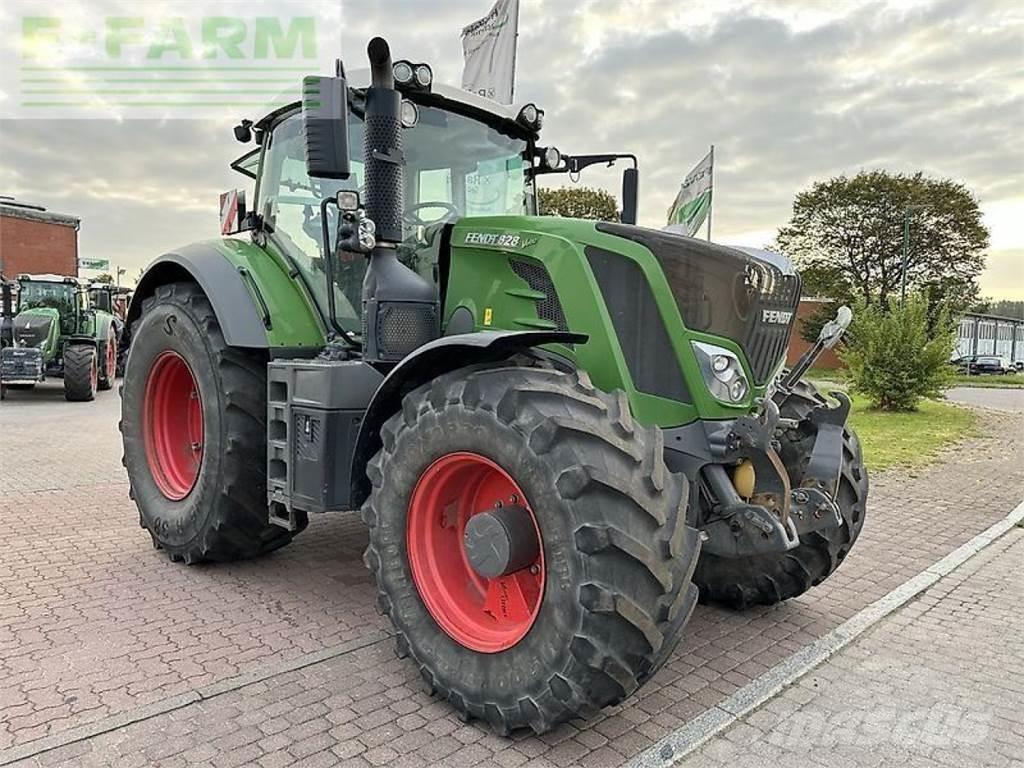 Fendt 828 vario s4 Traktori