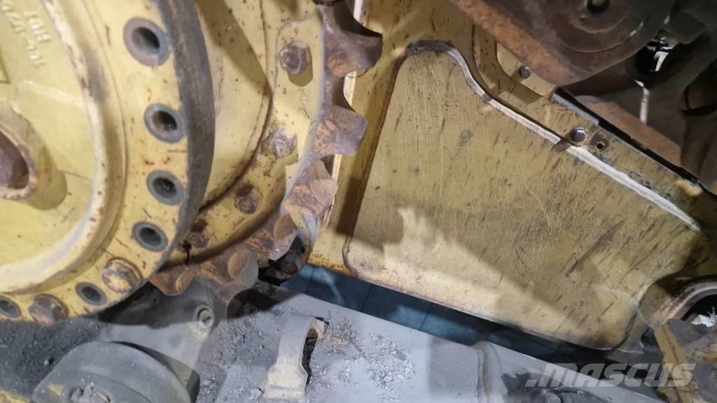 CAT D5 FOR PARTS Buldožeri gusjeničari