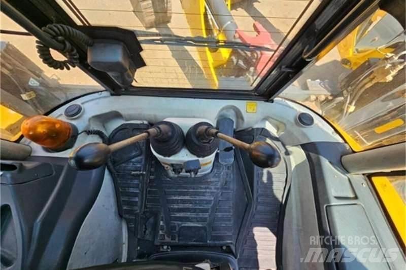 Dezzi CMI 4X4 TLB Utovarni rovokopači