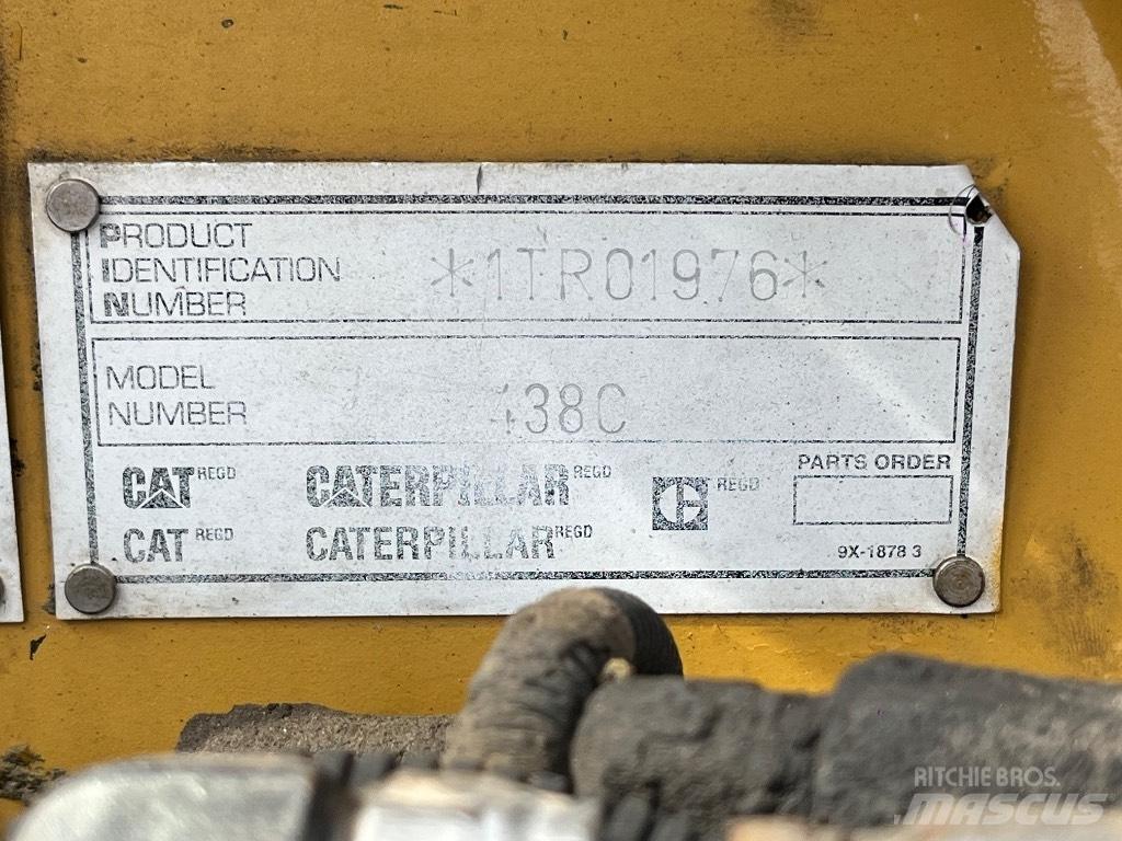 CAT 438 C Utovarni rovokopači