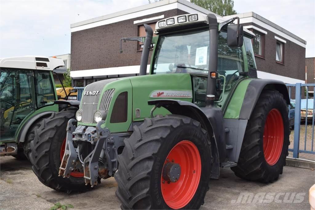 Fendt 712 Vario Traktori