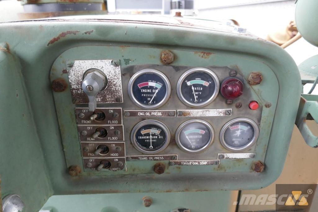 CAT D7F Ex-army Buldožeri gusjeničari