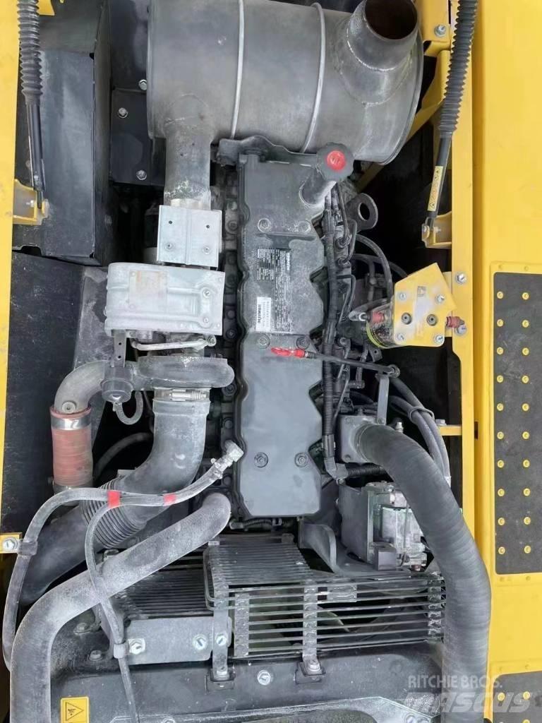 Komatsu PC220-8 Bageri gusjeničari