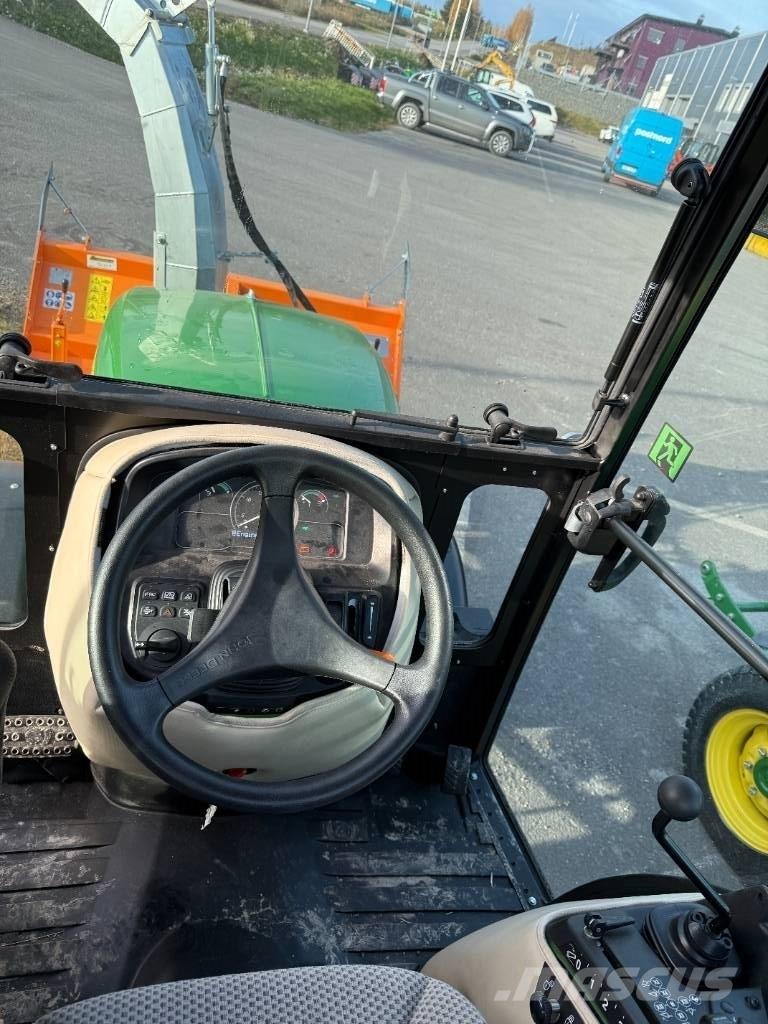 John Deere 2032 R Kompaktni (mali) traktori