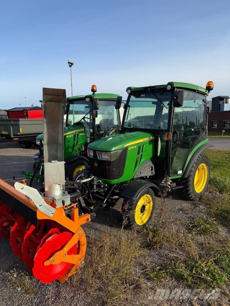 John Deere 2032 R Kompaktni (mali) traktori