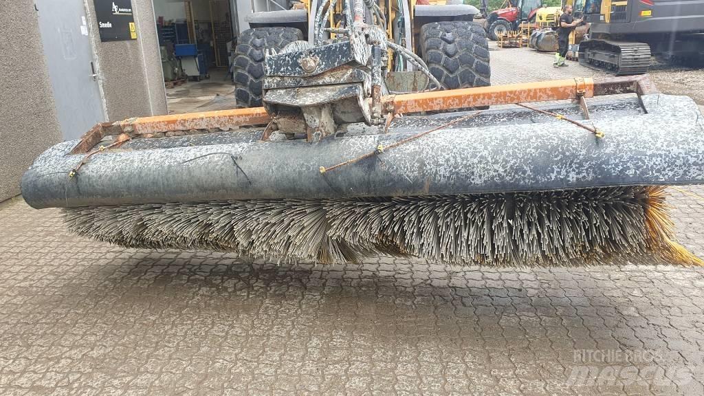  kost 335cm Ostali strojevi za ceste i snijeg