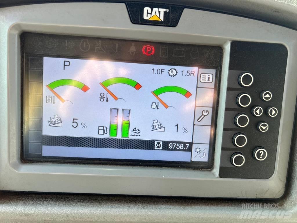 CAT D 8 T Buldožeri gusjeničari