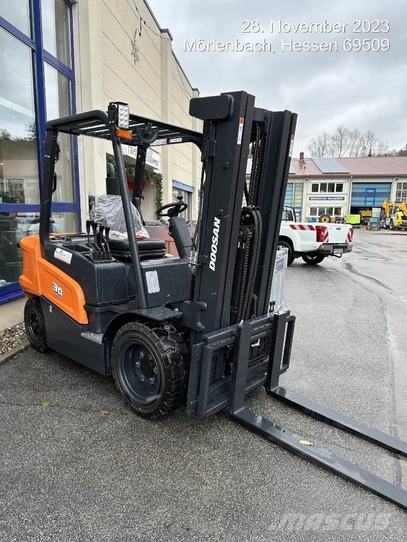 Doosan D30NXS Dizelski viličari