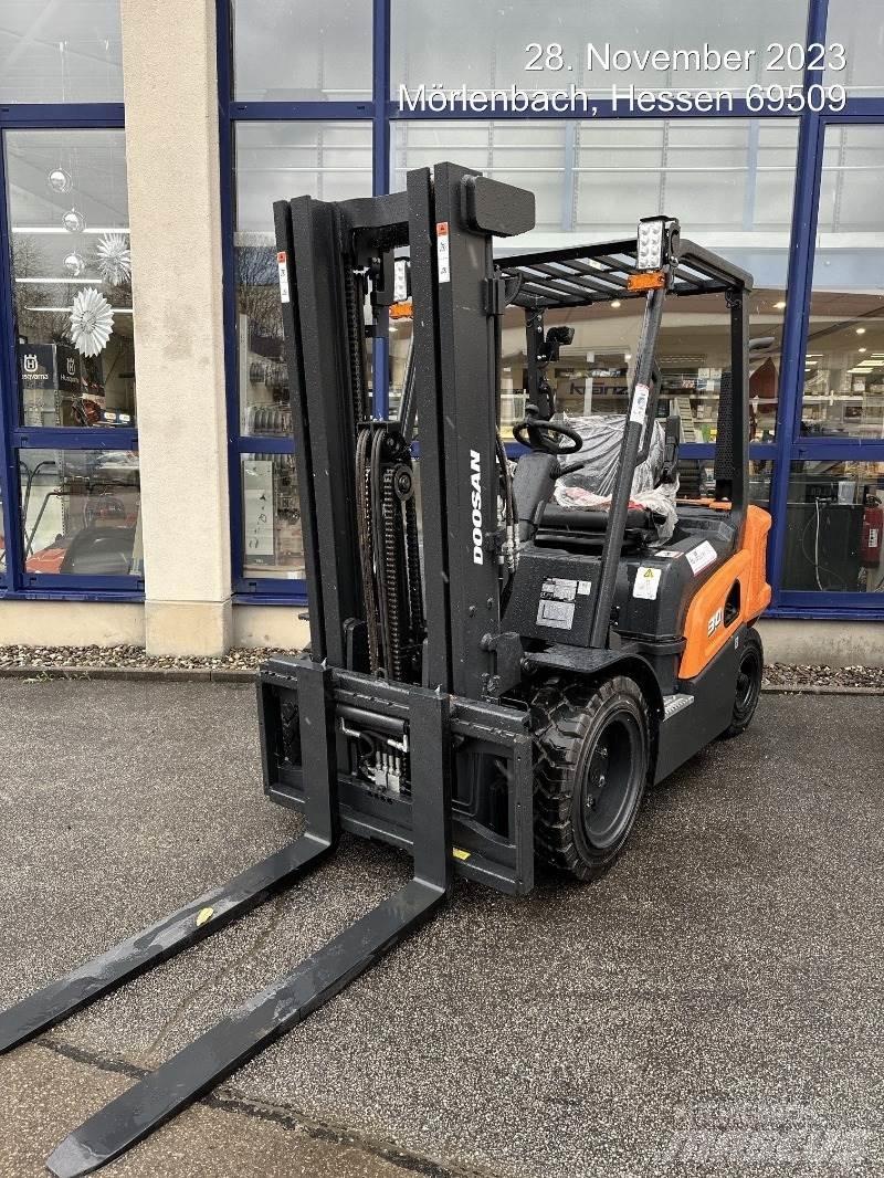 Doosan D30NXS Dizelski viličari