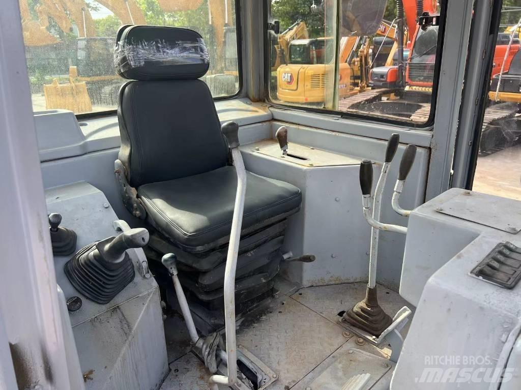 CAT D 6 G LGP II Buldožeri gusjeničari