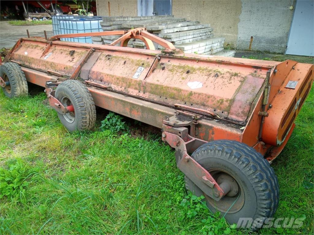 Kuhn NK 4801 Održavanje okoliša – ostalo