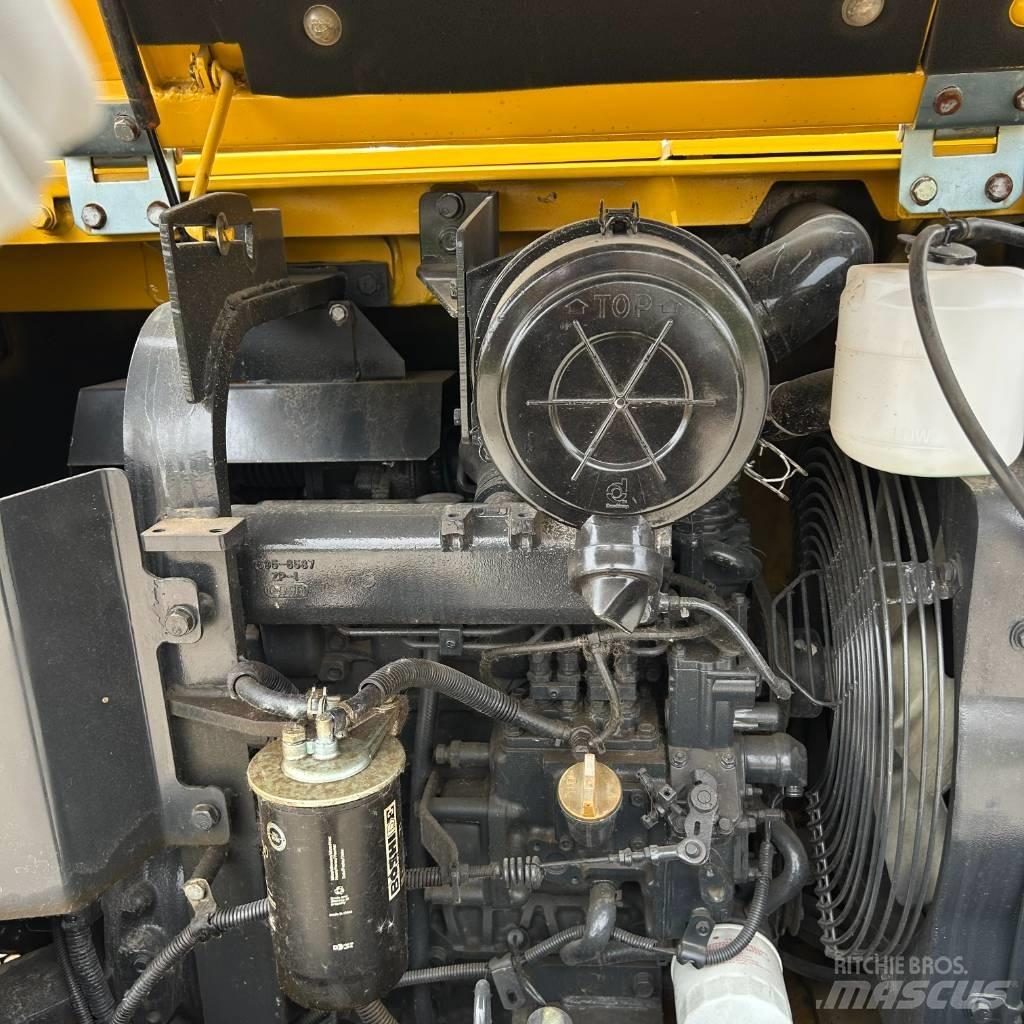 Komatsu 56-7 Bageri gusjeničari