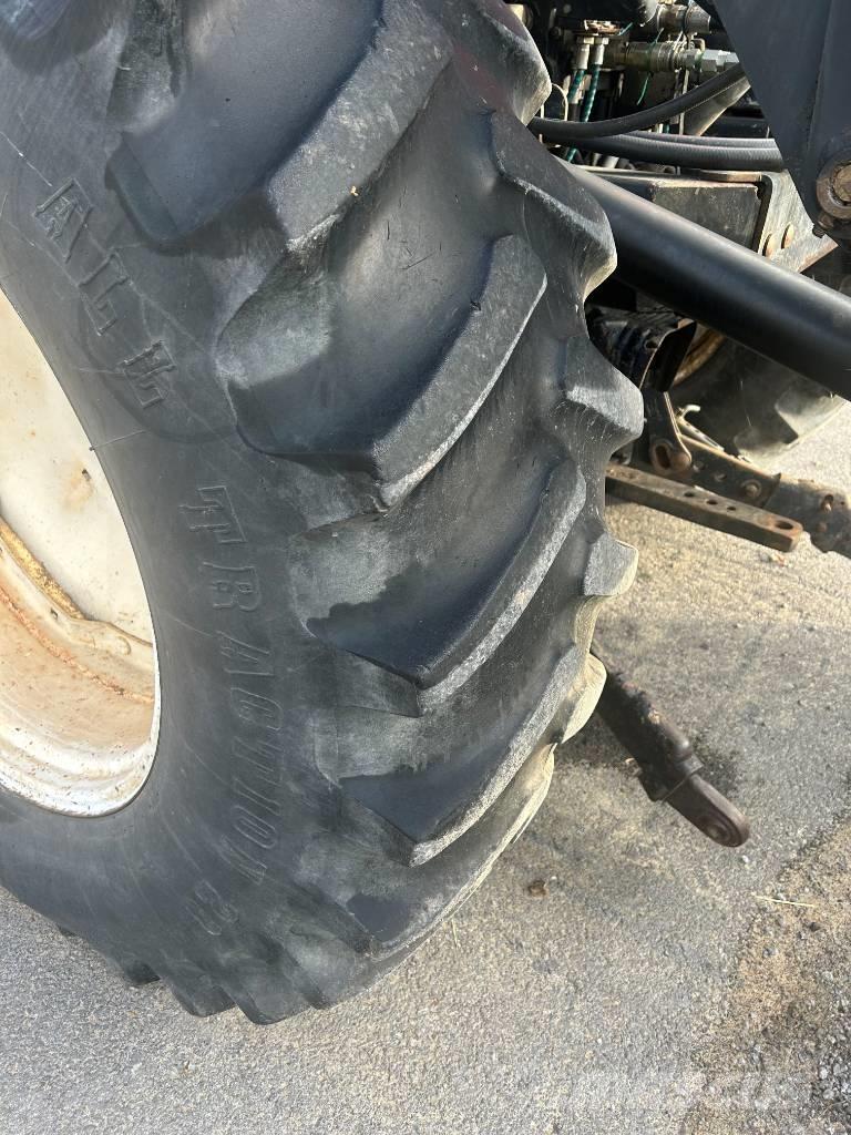 New Holland TV 140 Traktori