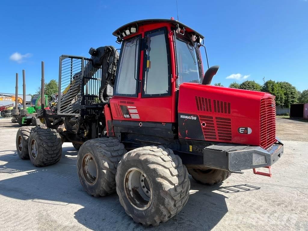 Komatsu 835 Forvarderi