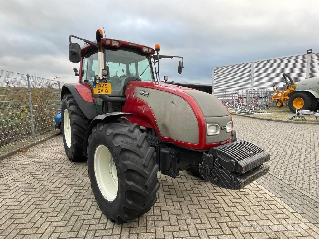 Valtra T120 tractor Traktori