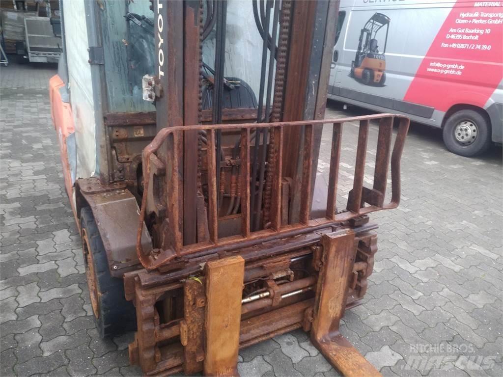 Toyota 40-8FD40N Dizelski viličari