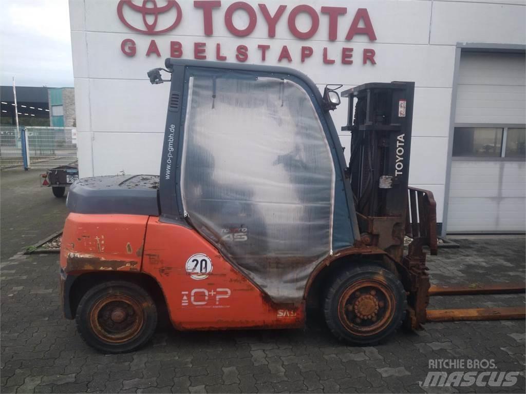Toyota 40-8FD40N Dizelski viličari