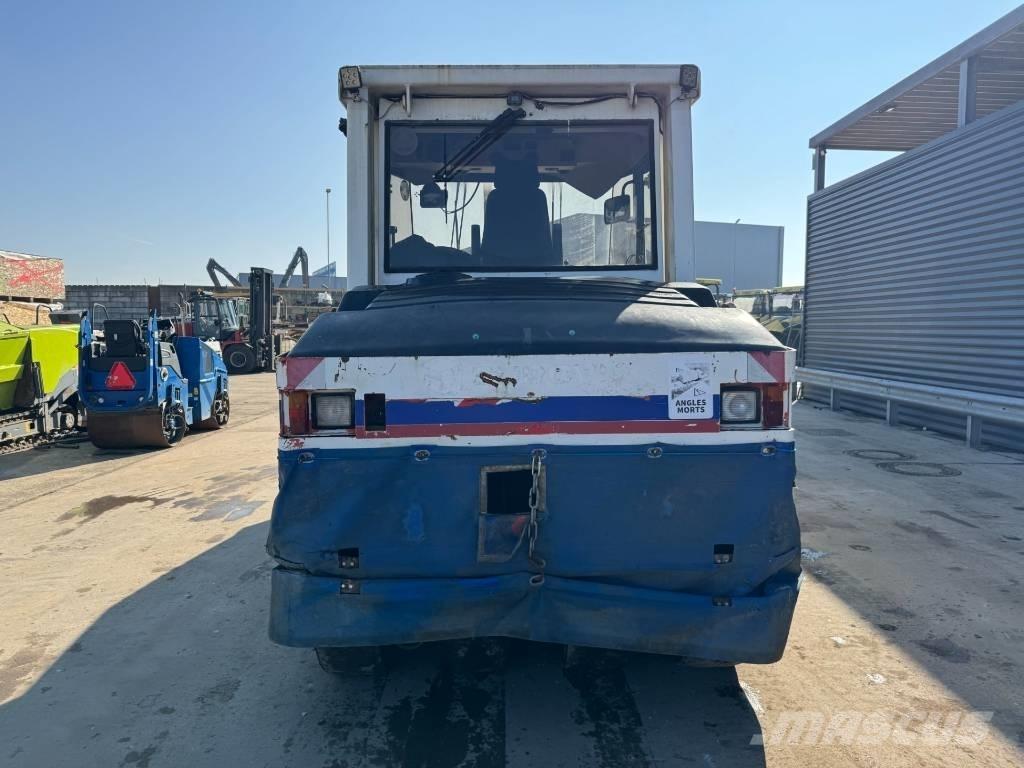 CAT RS-300B Gumeni valjci na kotačima