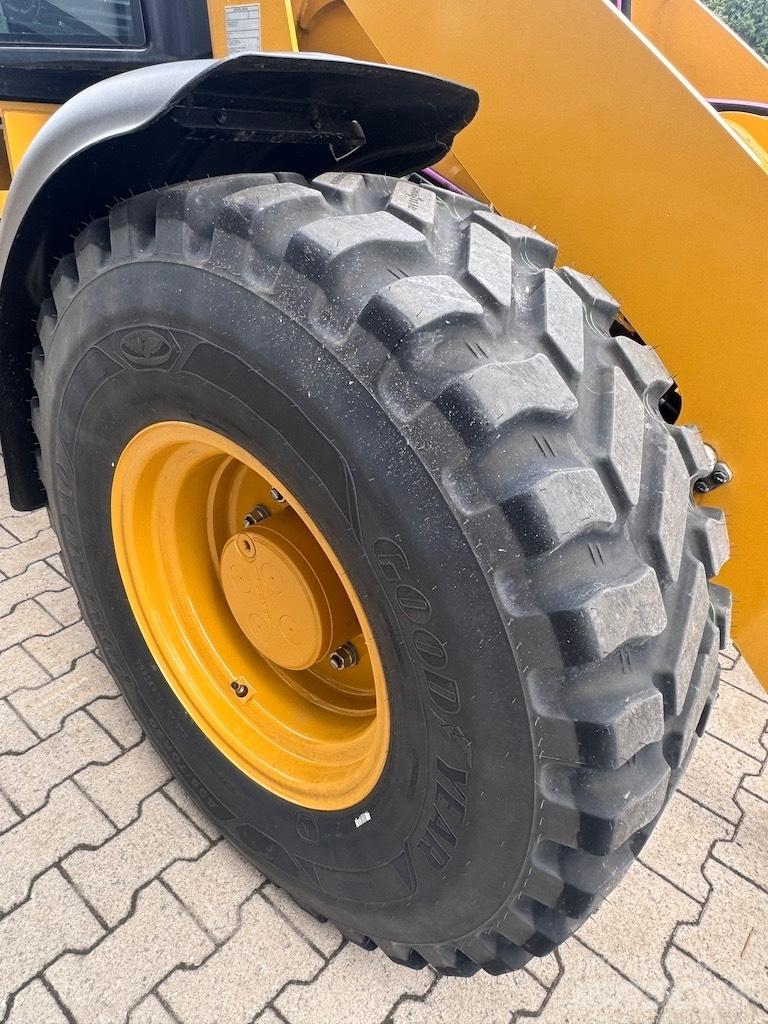 CAT 908 Utovarivači na kotačima