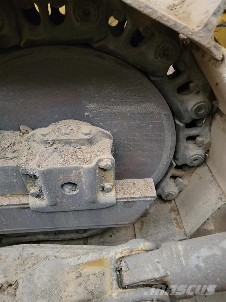 CAT D7G2 Buldožeri gusjeničari