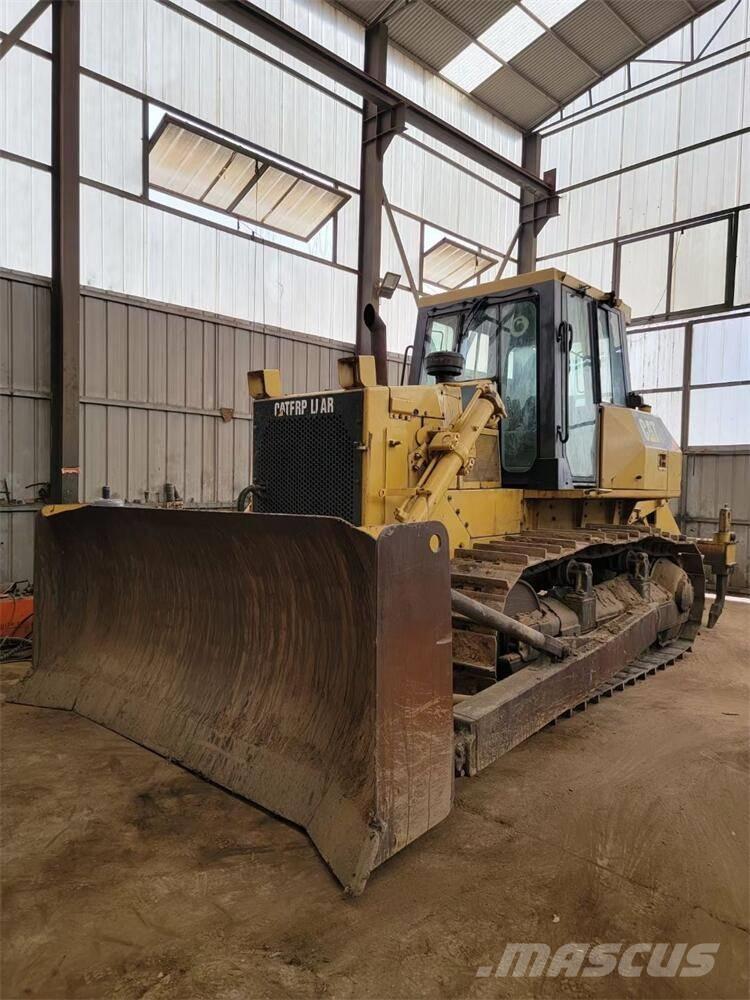 CAT D7G2 Buldožeri gusjeničari