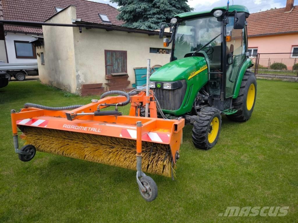 John Deere 3720 Kompaktni (mali) traktori
