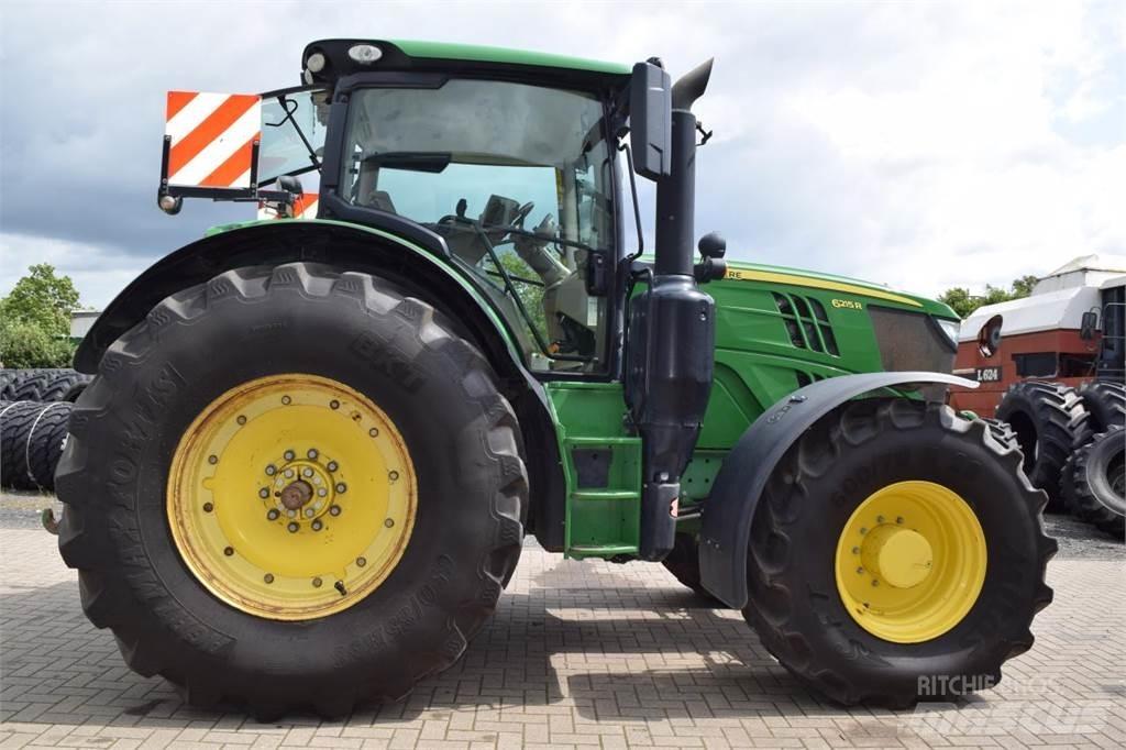 John Deere 6215 R Traktori