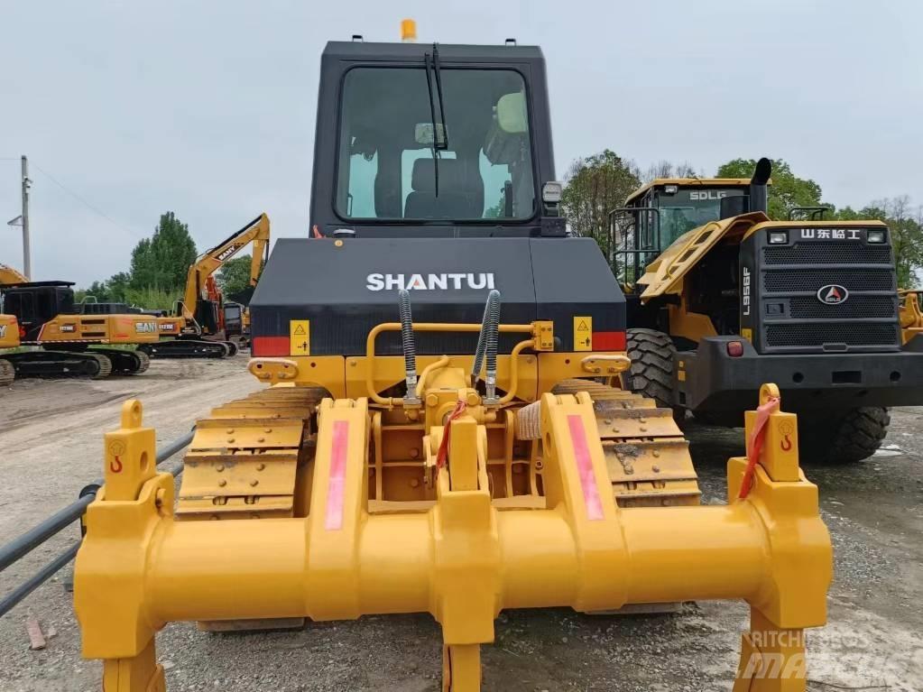 Shantui D16 Buldožeri gusjeničari