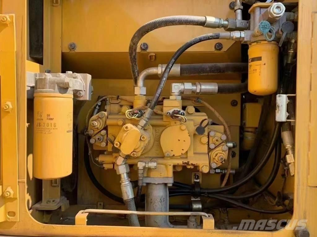 CAT CAT318D Bageri gusjeničari