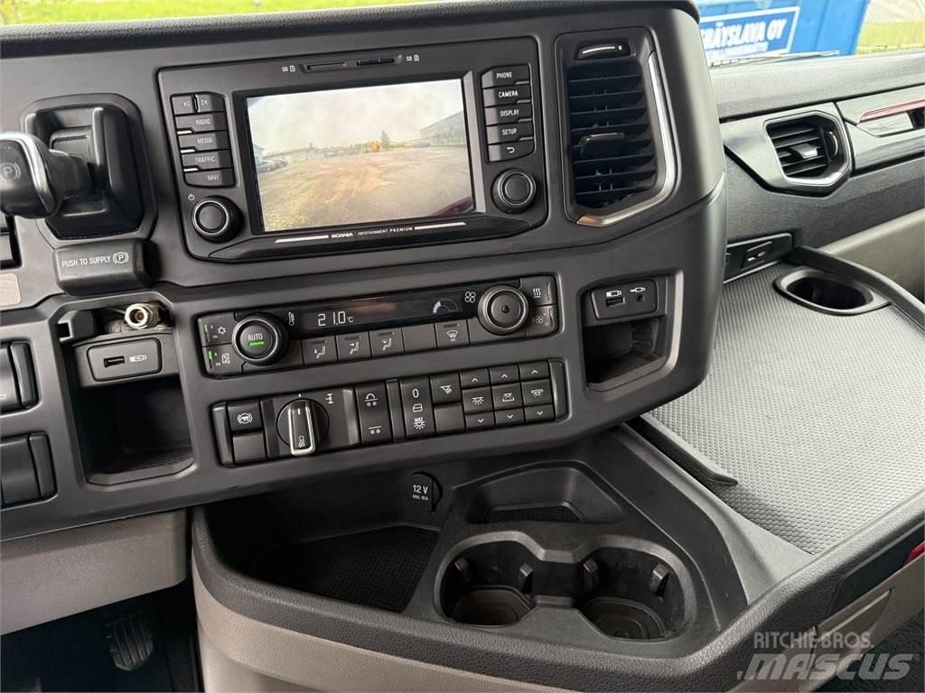 Scania R650 6X2 Rol kiper kamioni s kukama za dizanje