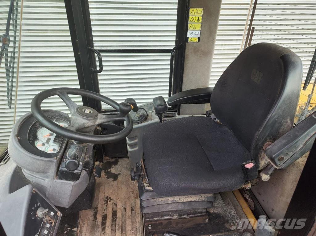 CAT 930G Utovarivači na kotačima