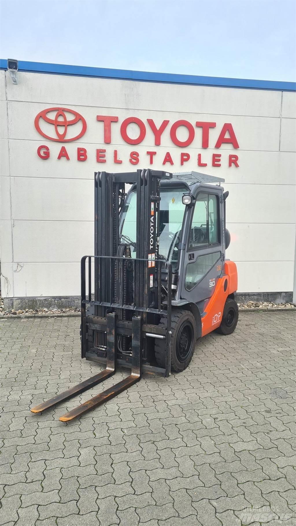 Toyota 02-8FGF30 Plinski viličari