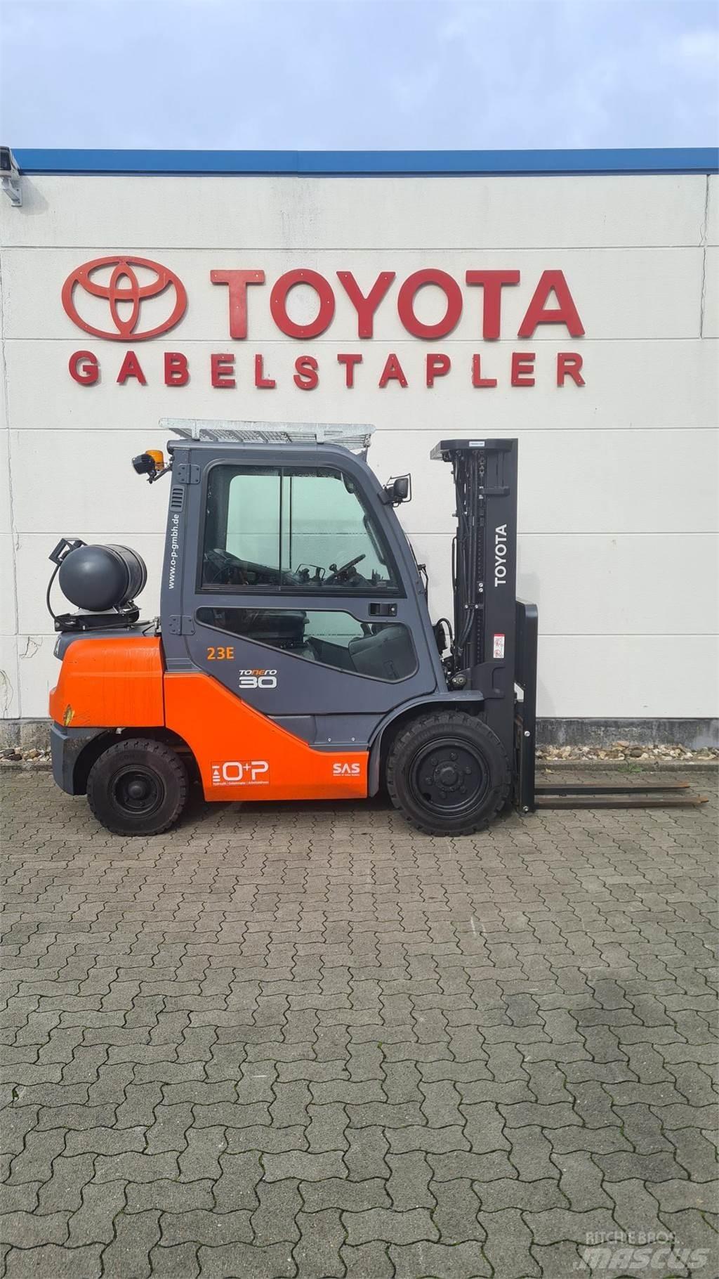 Toyota 02-8FGF30 Plinski viličari