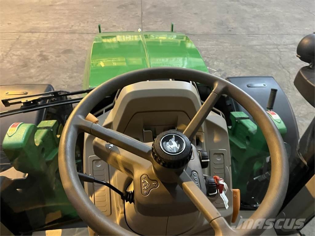 John Deere 6100M Traktori