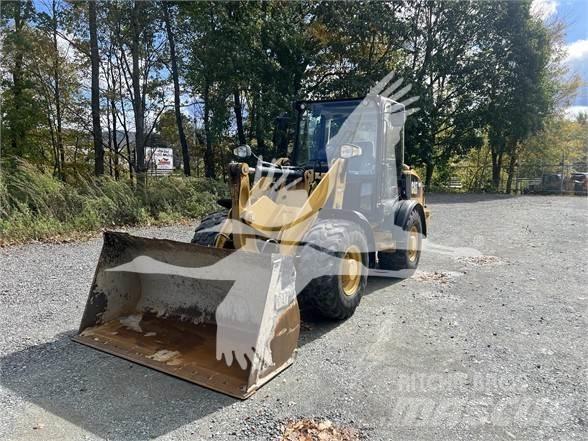 CAT 906M Utovarivači na kotačima