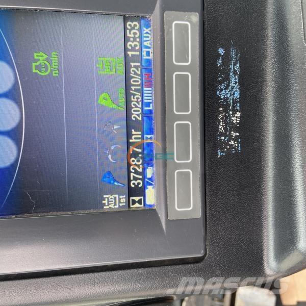 Takeuchi TB215R Bageri na kotačima