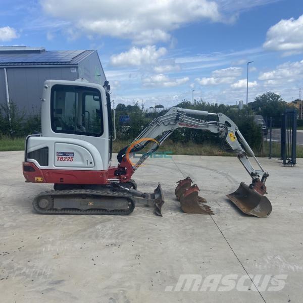Takeuchi TB225 Bageri na kotačima