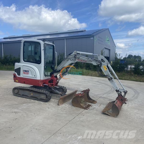 Takeuchi TB225 Bageri na kotačima